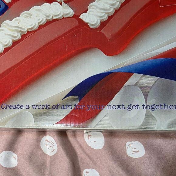 Flip out jello mold American flag desert set includes tray to flip on and serve - Picture 2 of 12